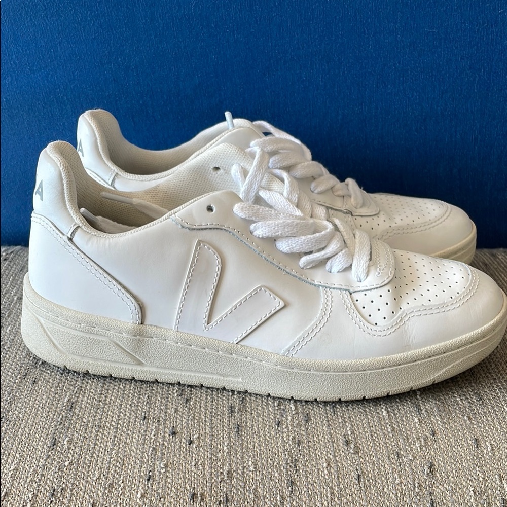 Veja V-12 LEATHER WHITE